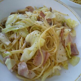 しめじとキャベツとベーコンのパスタ